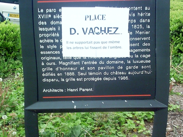Place Danièl VACHEZ Maire de Noisiel